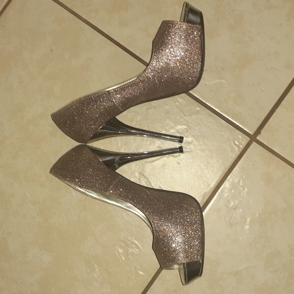 Heels - Picture 2 of 3